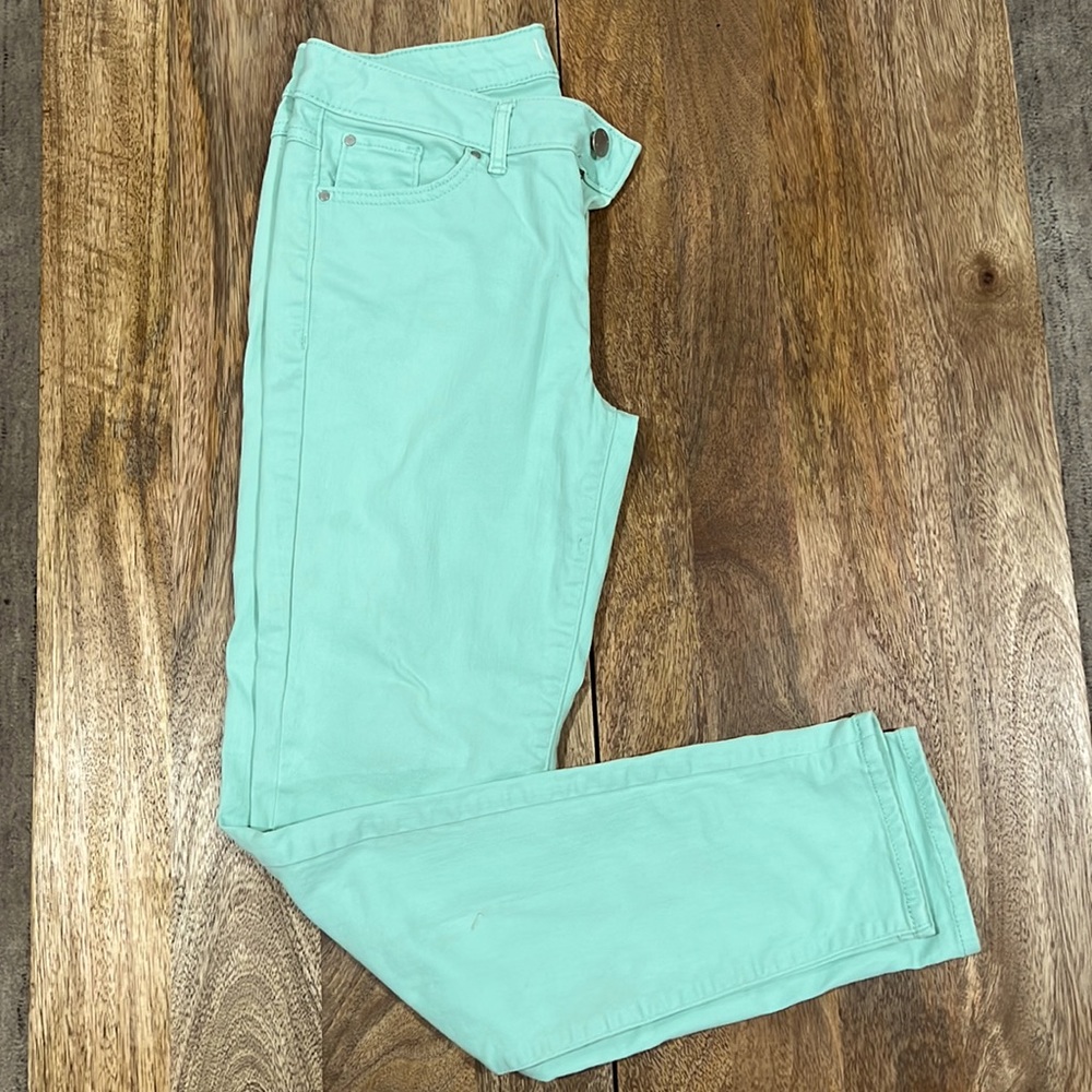 Elle jeans. Stretchy. Light green. Size 4